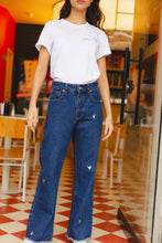 Cargar imagen en el visor de la galería, Hagamos Lo Que Diga El Corazón Embroidered Jeans
