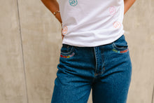 Cargar imagen en el visor de la galería, Amor De Primavera Embroidered Jeans

