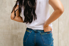 Cargar imagen en el visor de la galería, Amor De Primavera Embroidered Jeans
