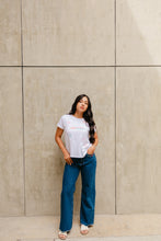 Cargar imagen en el visor de la galería, Amor De Primavera Embroidered Jeans
