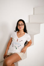 Cargar imagen en el visor de la galería, Tu Tienes La Llave De Mi Corazón V-Neck Tee
