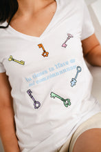 Cargar imagen en el visor de la galería, Tu Tienes La Llave De Mi Corazón V-Neck Tee
