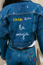 Cargar imagen en el visor de la galería, Creo En La Magia Embroidered Denim Jacket
