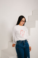 Cargar imagen en el visor de la galería, El corazón esta pa' llenarlo Sweatshirt
