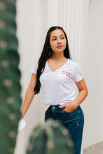 Cargar imagen en el visor de la galería, De Colombia Pal' Mundo Embroidered V-Neck Tee
