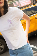 Cargar imagen en el visor de la galería, Hay Abrazos Que Curan Oversized Tee
