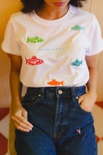 Cargar imagen en el visor de la galería, Como Pez En El Agua Oversized Tee

