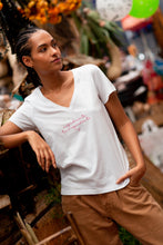 Cargar imagen en el visor de la galería, Mujer Decente Toma Aguardiente Embroidered V-Neck Tee
