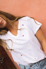 Cargar imagen en el visor de la galería, Amor con Amor se Paga Embroidered V-Neck Tee
